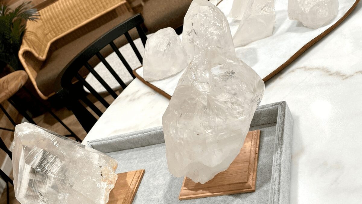 自立できる透明極太ヒマラヤ水晶ポイント特集 | premium stone